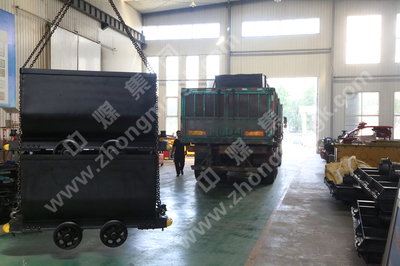 中煤集團一批固定式礦車發往河南